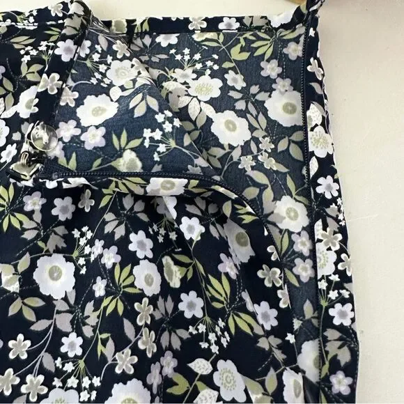 Christopher and Banks long floral skirt with zipper on the side. Size 4 - Picture 4 of 7